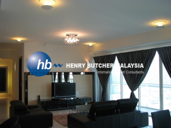 Fully Renovated & Seaview Condominium @ Gurney Paragon