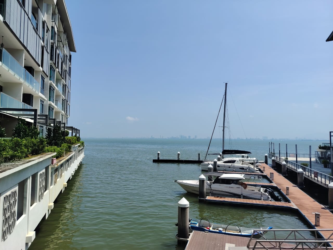 Luxury Waterfront Living @ The Light Collection II