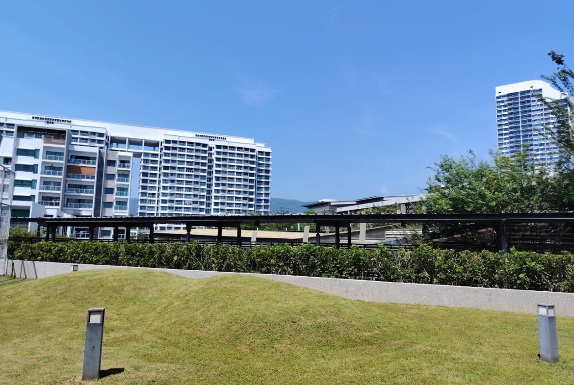 Luxury Waterfront Living @ The Light Collection II