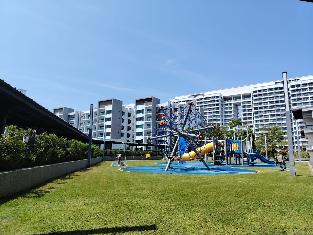 Luxury Waterfront Living @ The Light Collection II