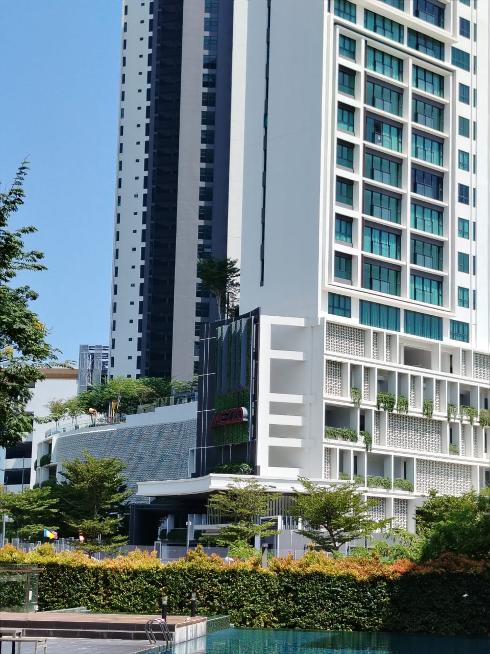 Luxury Waterfront Living @ The Light Collection II