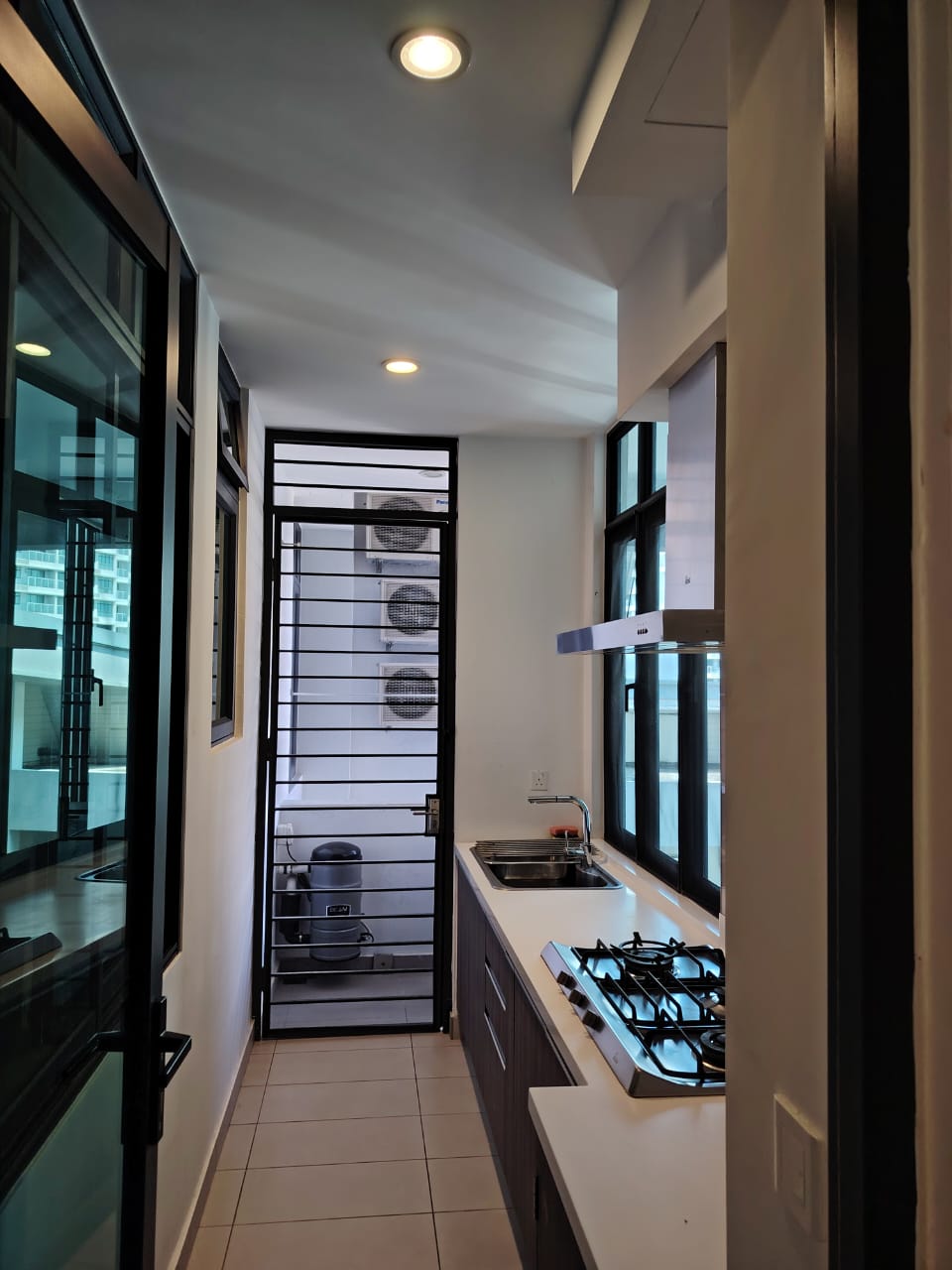 Luxury Waterfront Living @ The Light Collection II