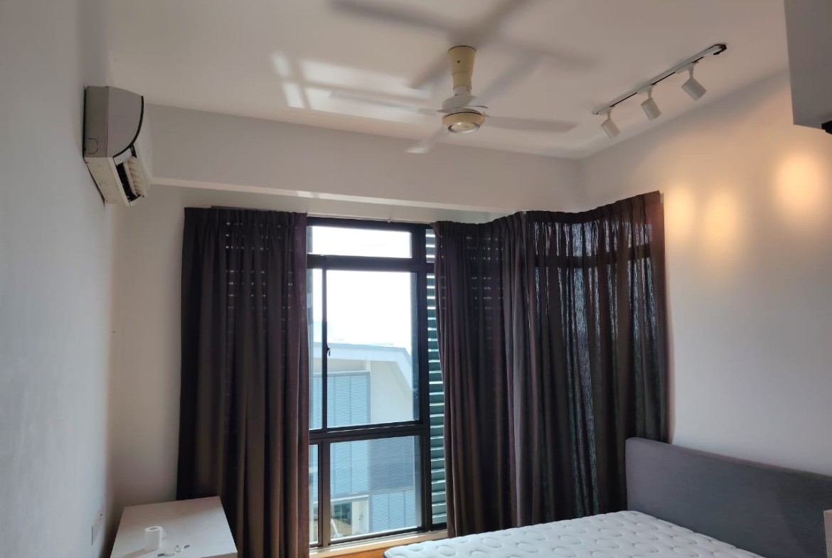 Luxury Waterfront Living @ The Light Collection II