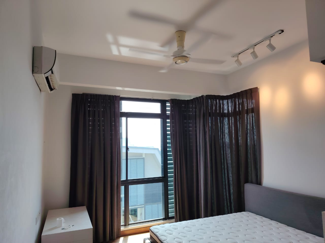 Luxury Waterfront Living @ The Light Collection II