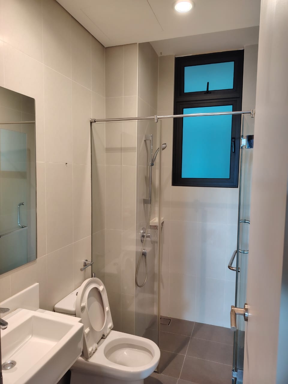 Luxury Waterfront Living @ The Light Collection II