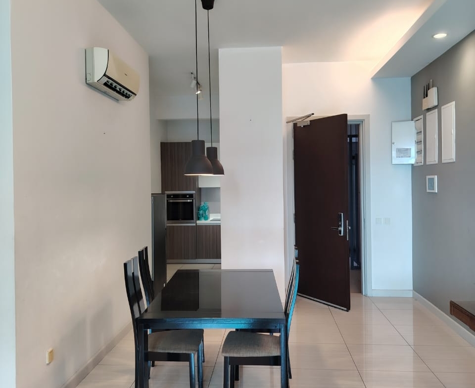 Luxury Waterfront Living @ The Light Collection II