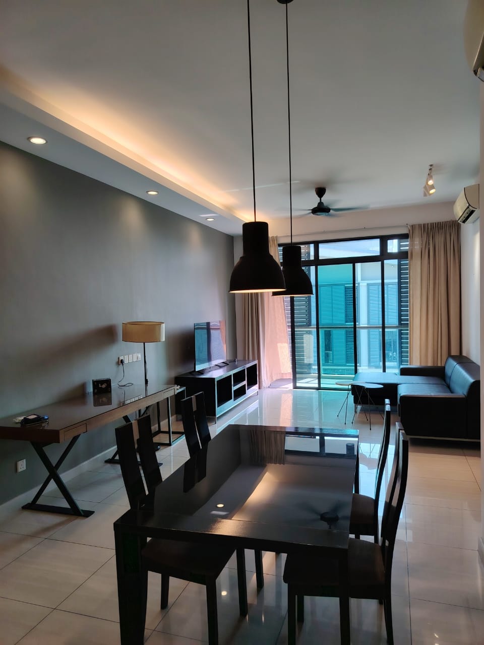 Luxury Waterfront Living @ The Light Collection II