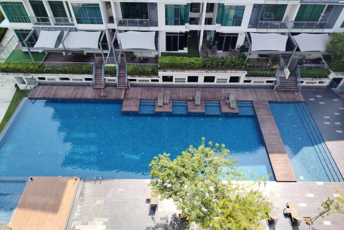 Luxury Waterfront Living @ The Light Collection II
