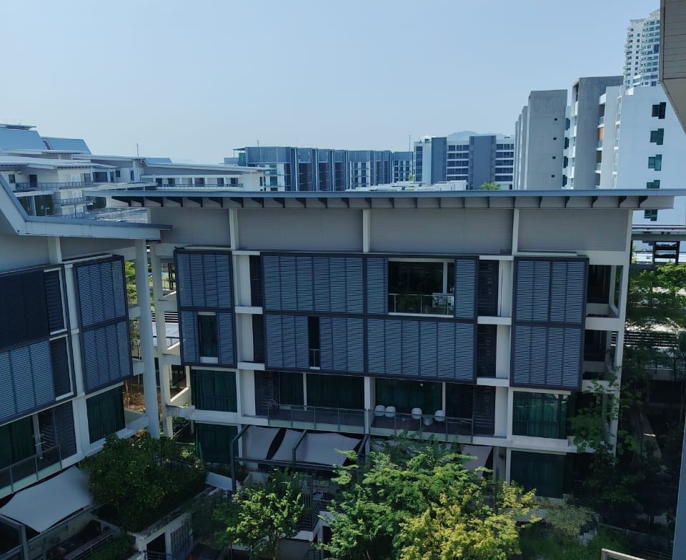 Luxury Waterfront Living @ The Light Collection II