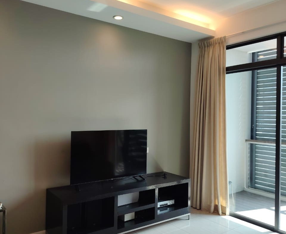 Luxury Waterfront Living @ The Light Collection II