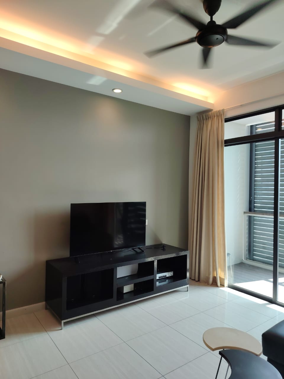 Luxury Waterfront Living @ The Light Collection II