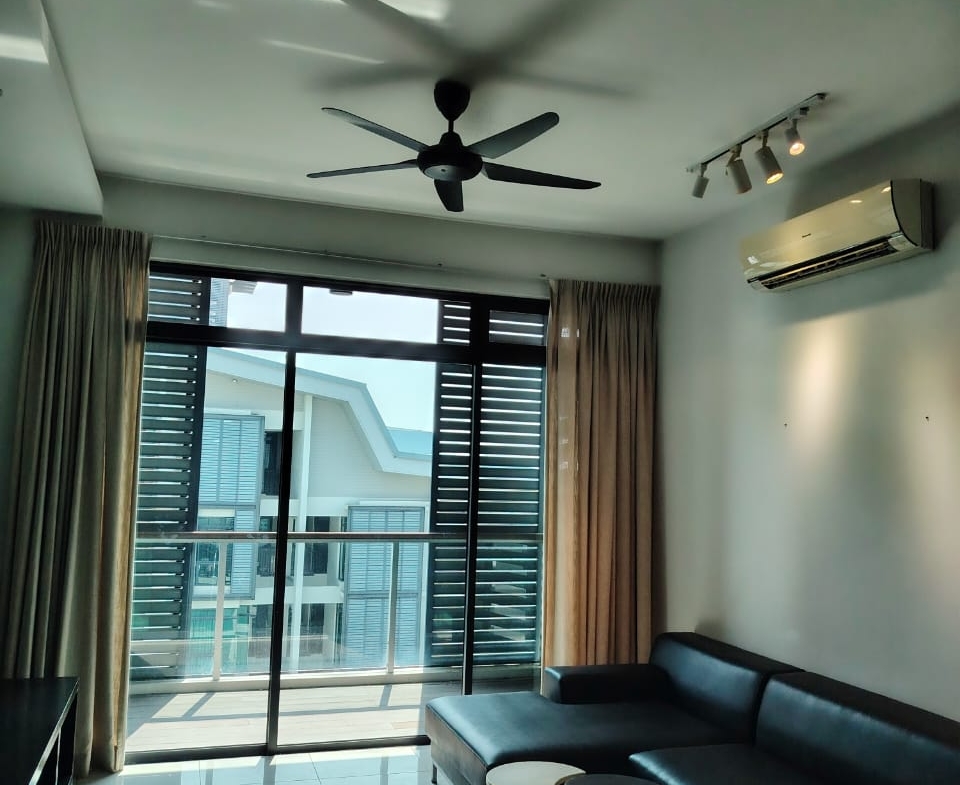 Luxury Waterfront Living @ The Light Collection II