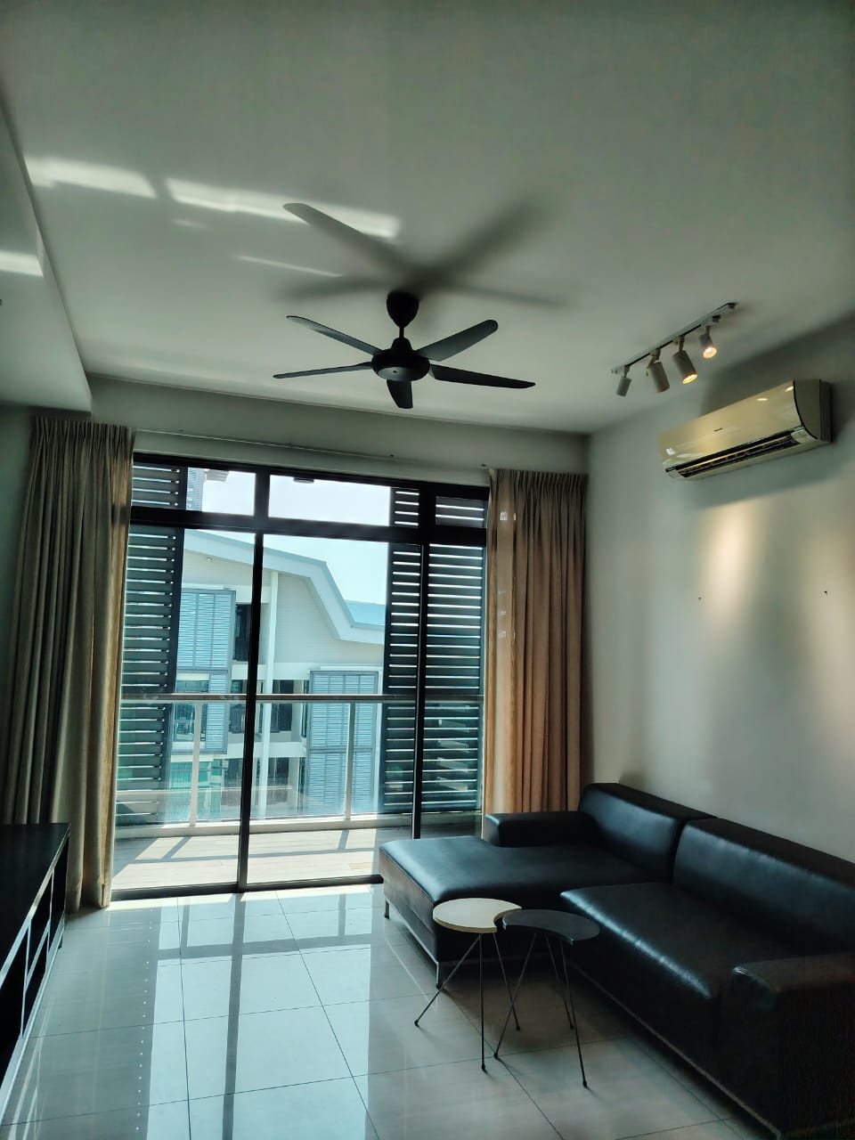 Luxury Waterfront Living @ The Light Collection II